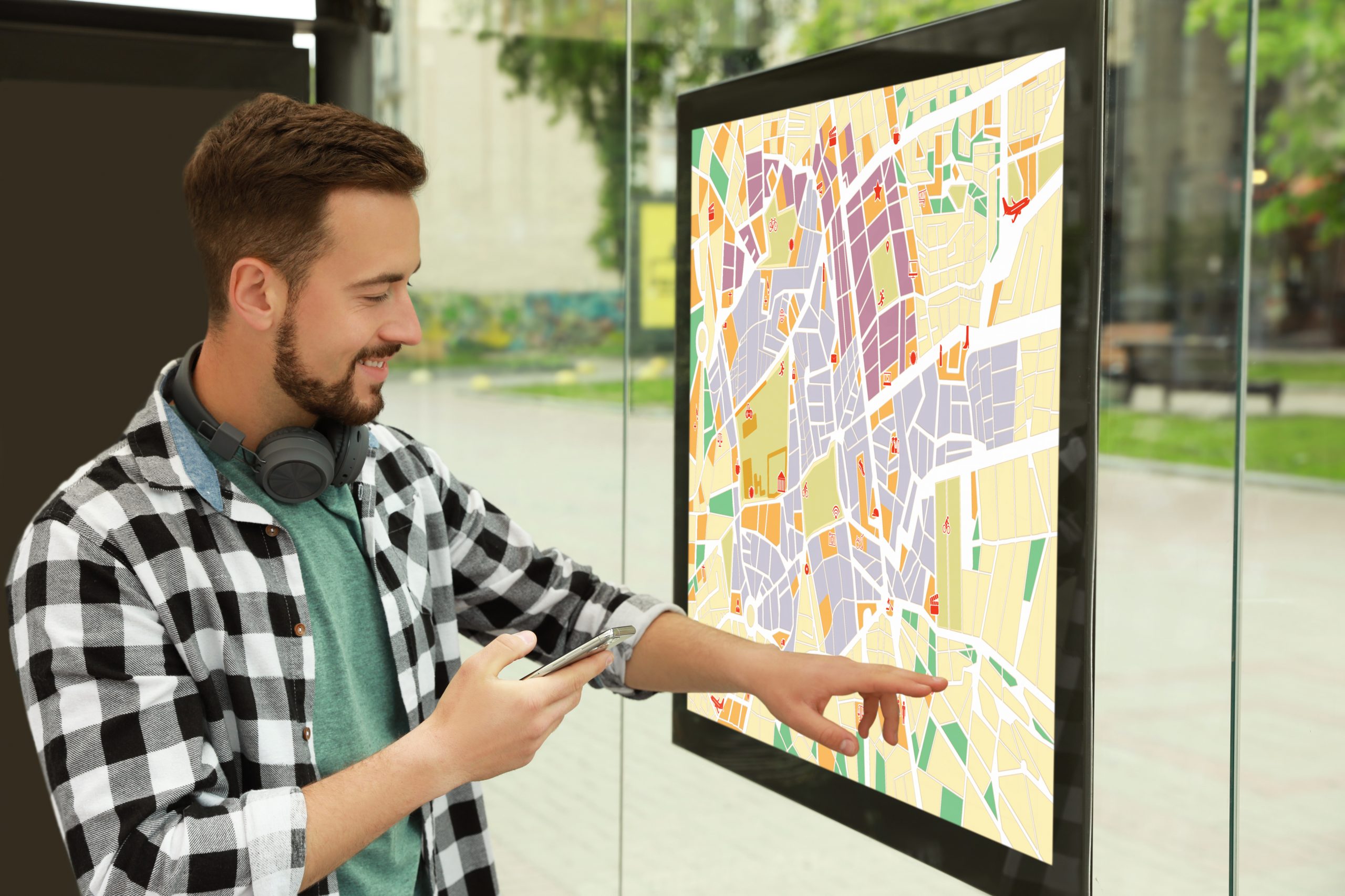 Oszczędne podróżowanie z transportem publicznym. Jakie triki i aplikacje w podróży po mieście?