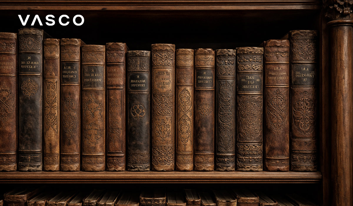 stare książki oprawione w skórę z celtyckimi wzorami na półce