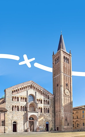 Zabytkowy budynek w Parmie we Włoszech, z tradycyjnymi detalami architektonicznymi, który odzwierciedla bogate dziedzictwo kulturowe miasta.